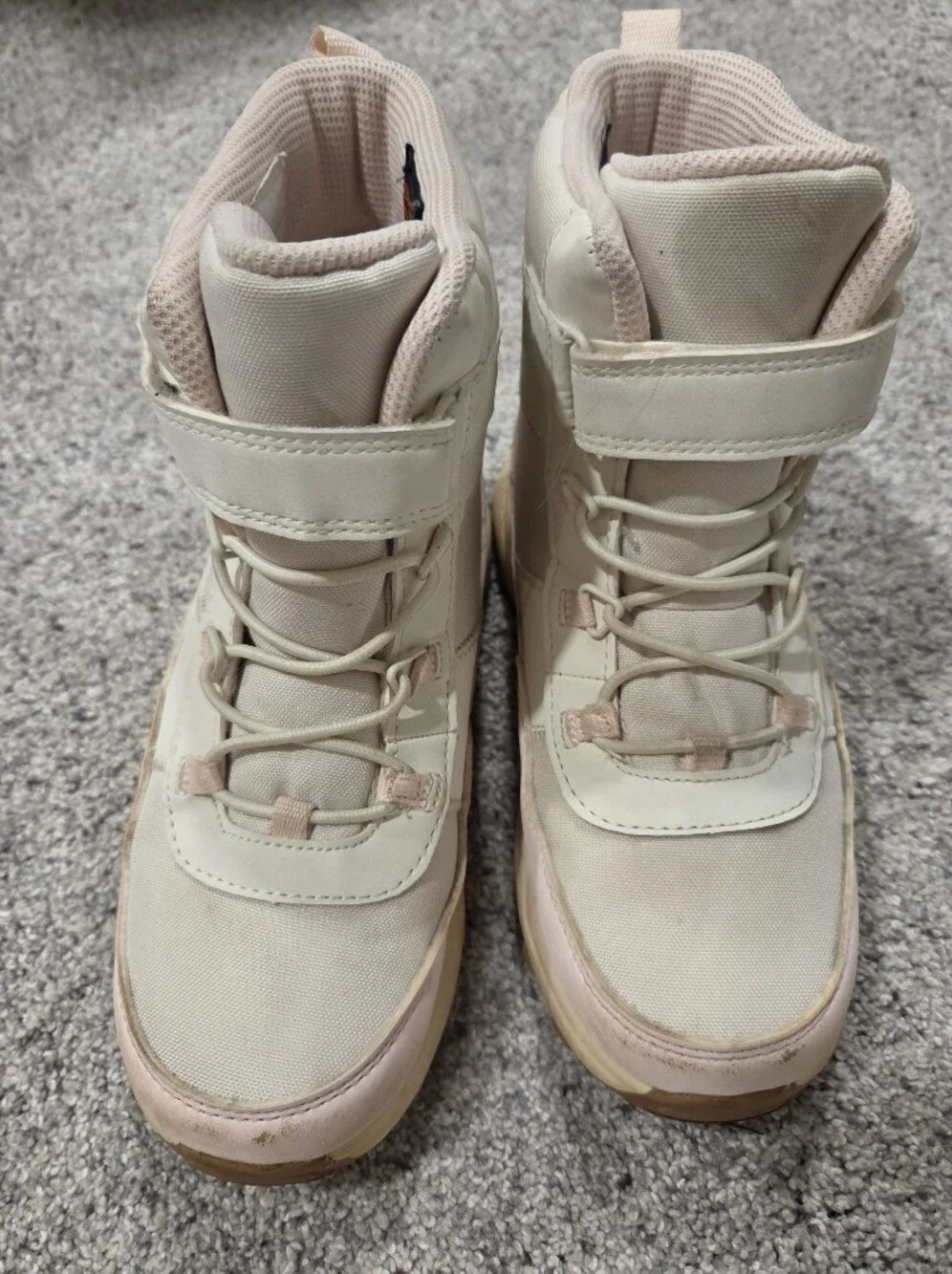 Girls Cat And Jack Size 1 - Light Pink and Cream Snowboots!